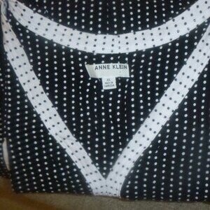 Women's 2 pc black & white polka dot pajamas